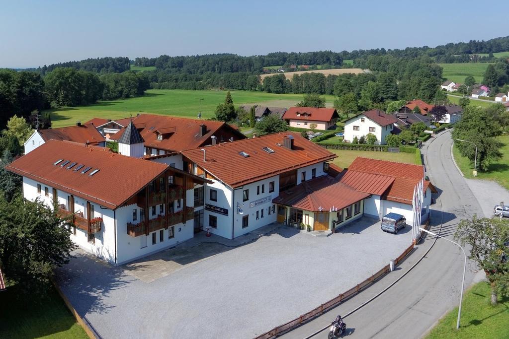 Bernrieder Hof Hotel Exterior photo